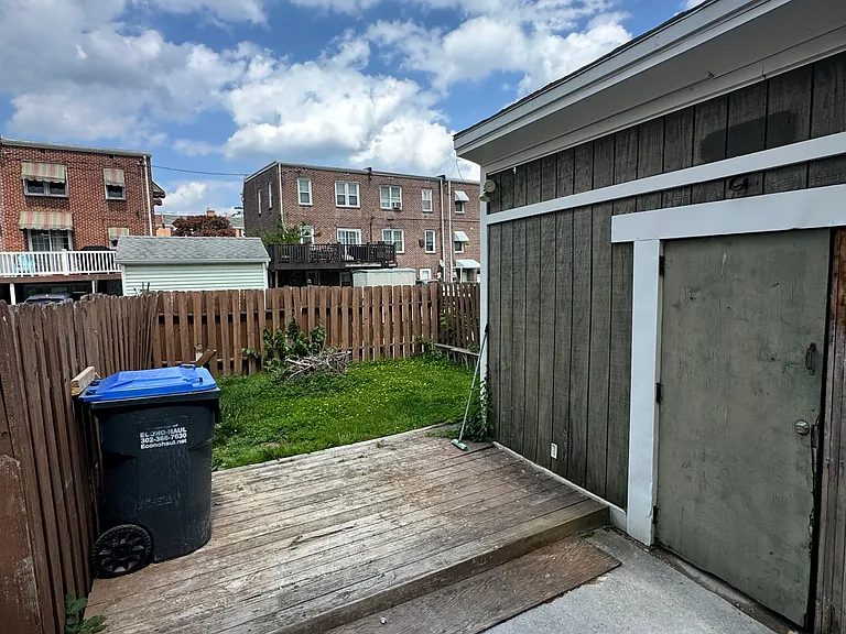 1724 Robbins Pl — Photo 10