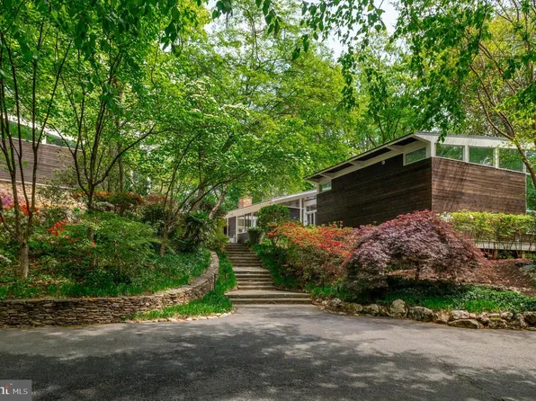 7201 Broxburn Dr, Bethesda, MD 20817