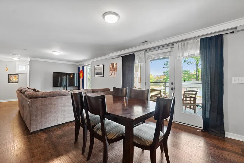 2 bed, 2.0 bath, 1099 sqft, $2,000 — Photo 4