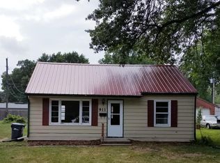 911 Hayes St, Burlington, IA 52601