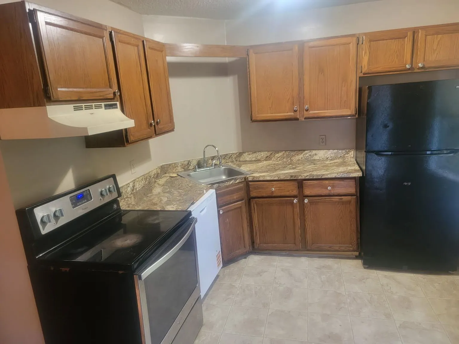 2 bed, 900 sqft, $1,300 — Photo 3