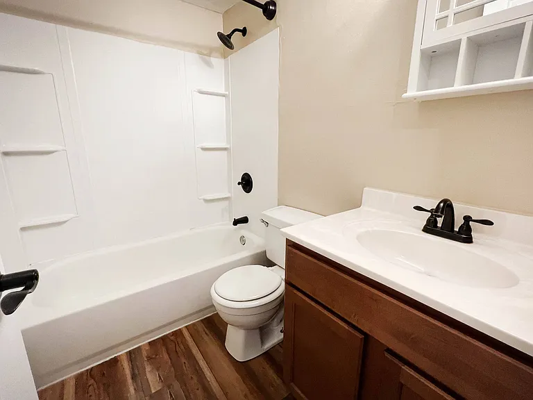 Sharondale Woods Apartments — Photo 63
