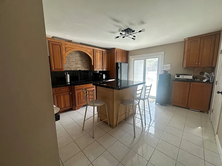 704 Sandra Pl — Photo 3