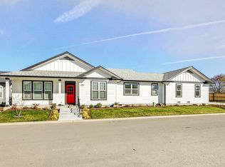 280 Oak Valley Dr, Talent, OR 97540