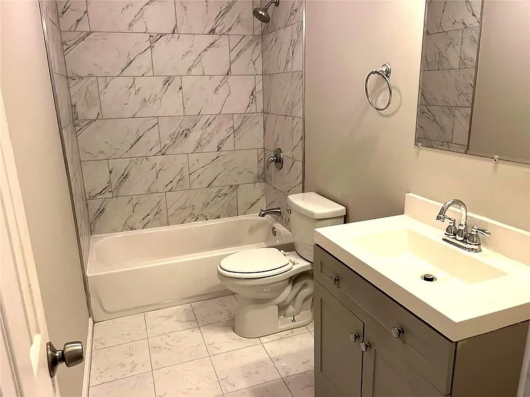 566 Rockwell St SW — Photo 14