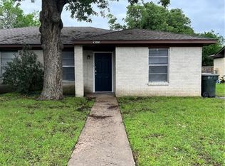 1304 Airline Dr, College Station, TX 77845