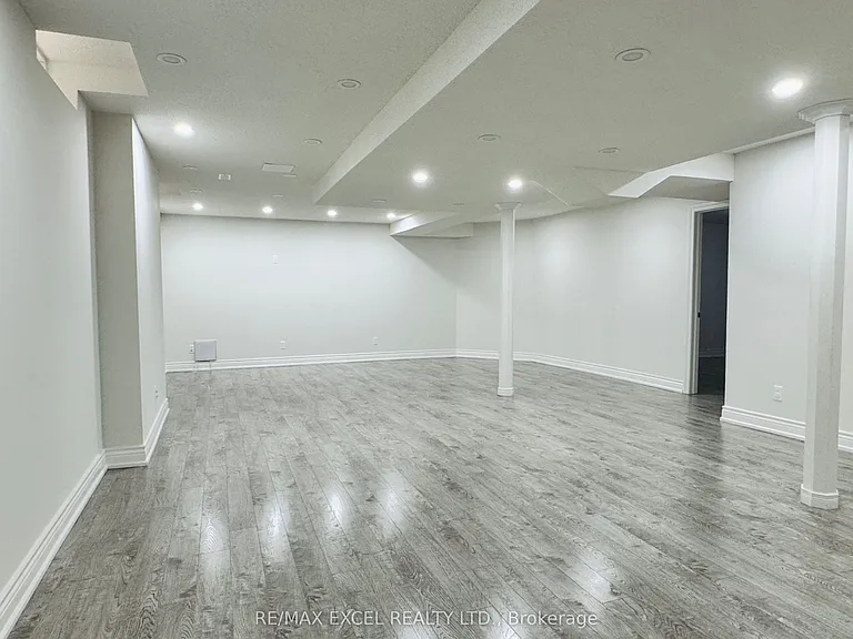 13 Brooksmill Ln — Photo 28