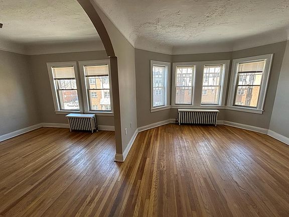 4th image of 12065 Edgewater Dr APT 19