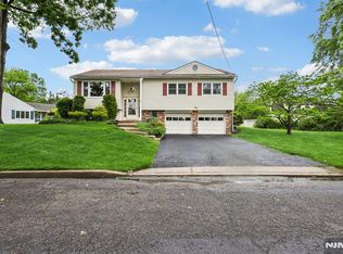 4 Birchwood Ter, Fanwood, NJ 07023