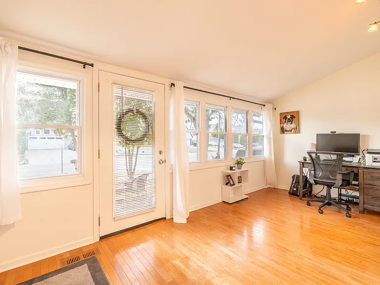 1315 E Lake Dr — Photo 8