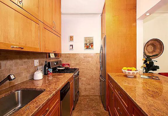 4th image of 218 Lincoln Pl APT 2A