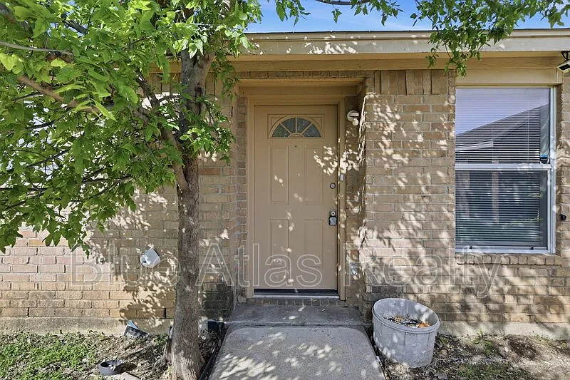 Building Photo - 125 Cambridge Dr #4