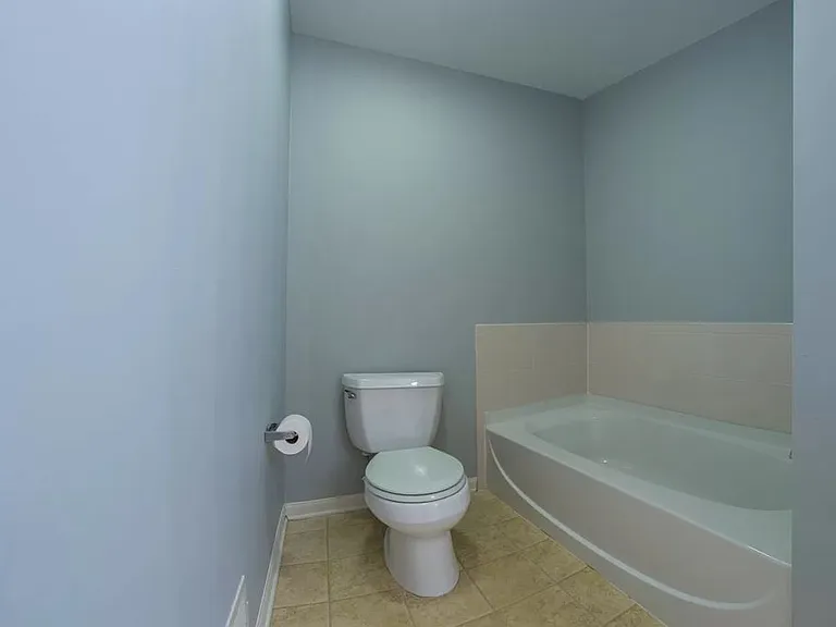 654 Lincoln Station Dr — Photo 14