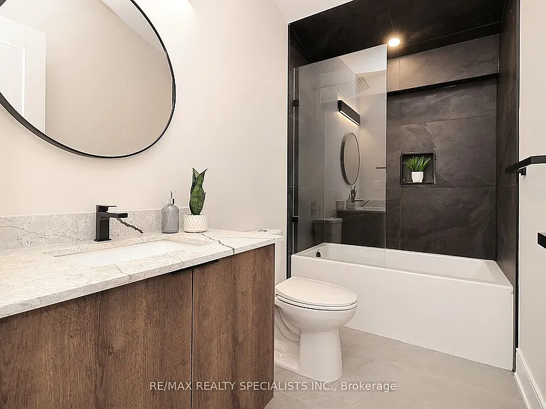 1046 Roosevelt Rd — Photo 42