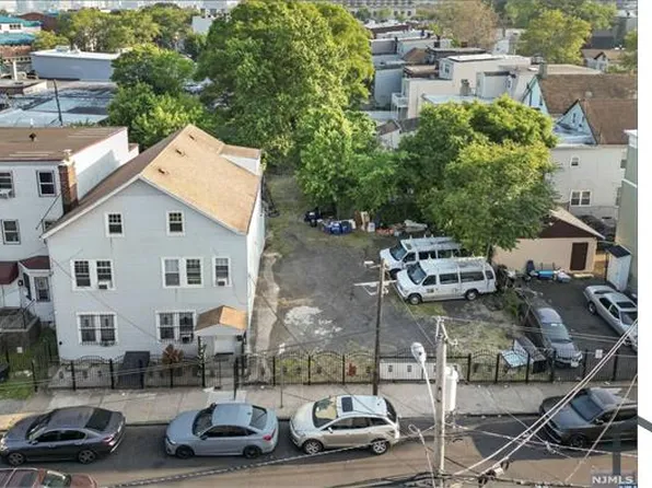 14 Nursery St, Newark, NJ 07104