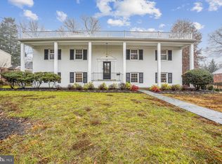 910 Dalebrook Dr, Alexandria, VA 22308