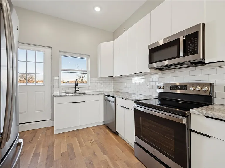 5412 Delancey St — Photo 3