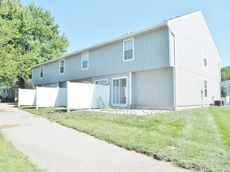 3215 SW Iron Creek Dr — Photo 2