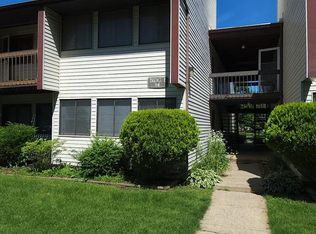 5 E Avon Dr, Hightstown, NJ 08520