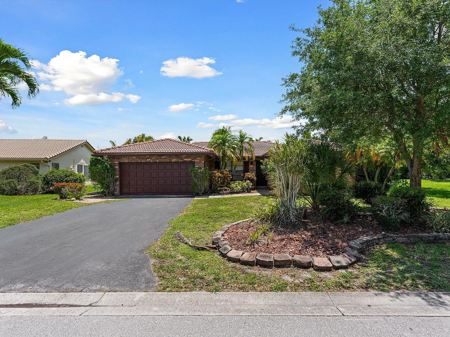 4 bed, 2.0 bath, 1821 sqft, $4,300 — Photo 3