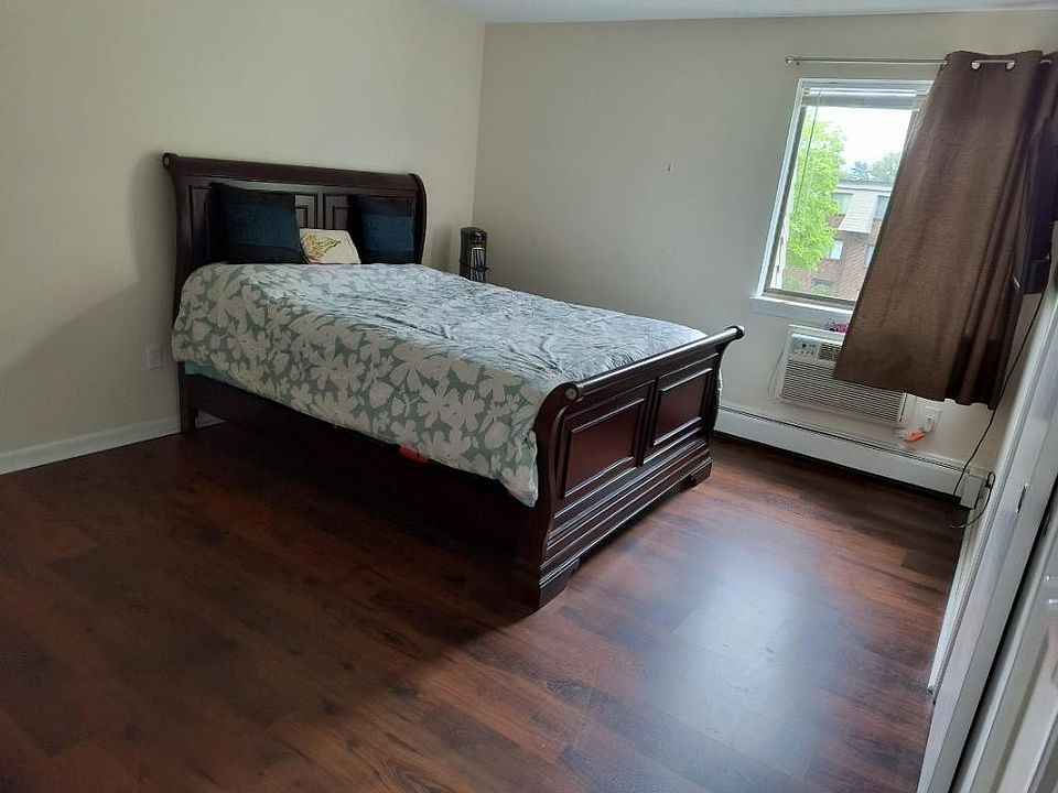 Hallmark Condominiums 12 Hallmark Gdns Burlington MA Zillow