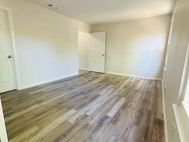 402 Woodlake Manor Dr #1000 — Photo 12