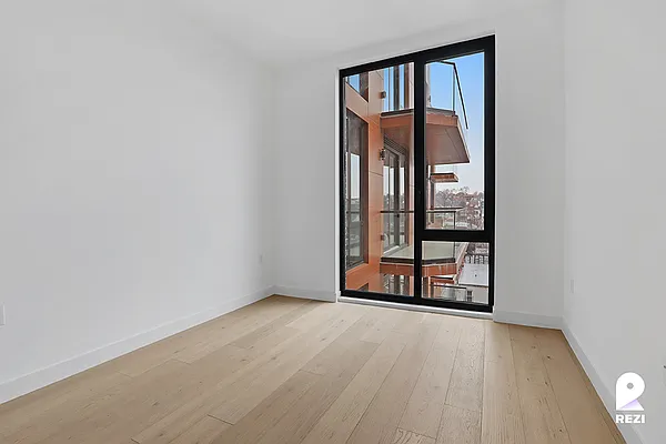 Rented by REZI | media 9