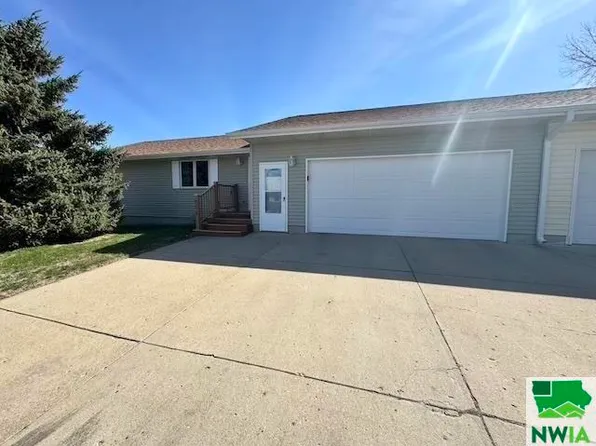 604 S Park Pl, Elk Point, SD 57025
