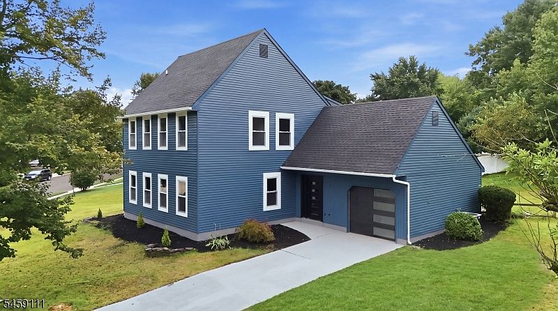 1st image of 14 Saddle Dr