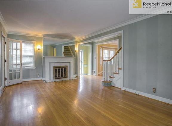 4th image of 412 E 72nd Ter
