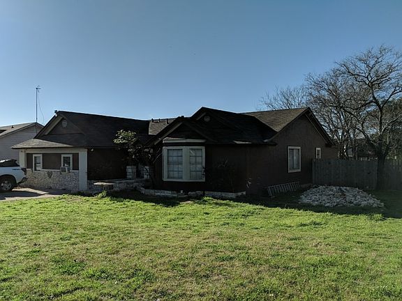 3rd image of 307 Holliday Ct