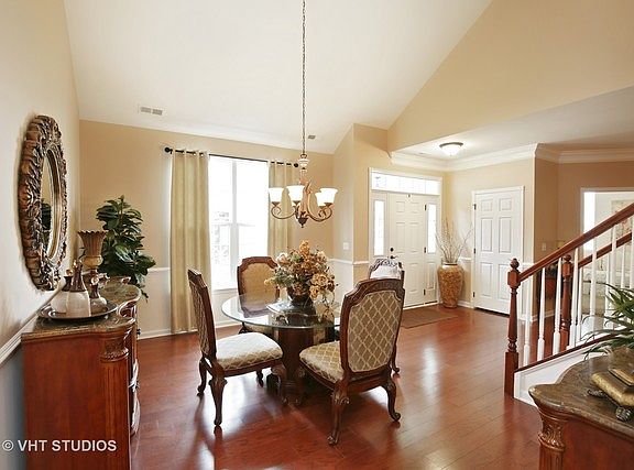 3rd image of 1035 Broadmoor Dr