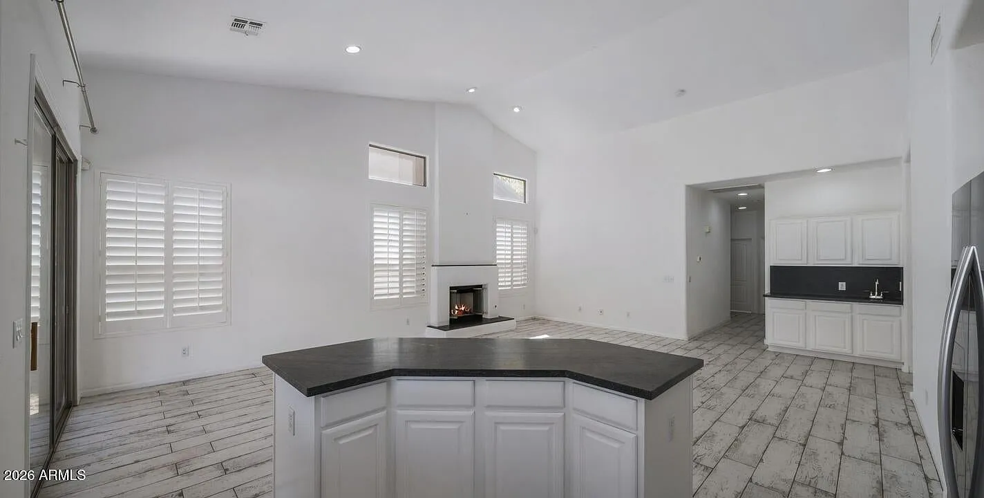 4 bed, 2660 sqft, $4,200 — Photo 4
