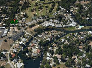 1207 N Country Club Dr, Crystal River, FL 34429