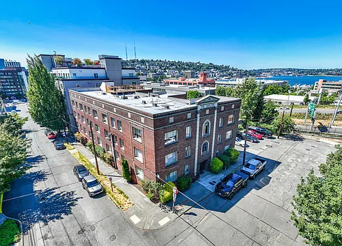 The Carlton Apartments Photo 1