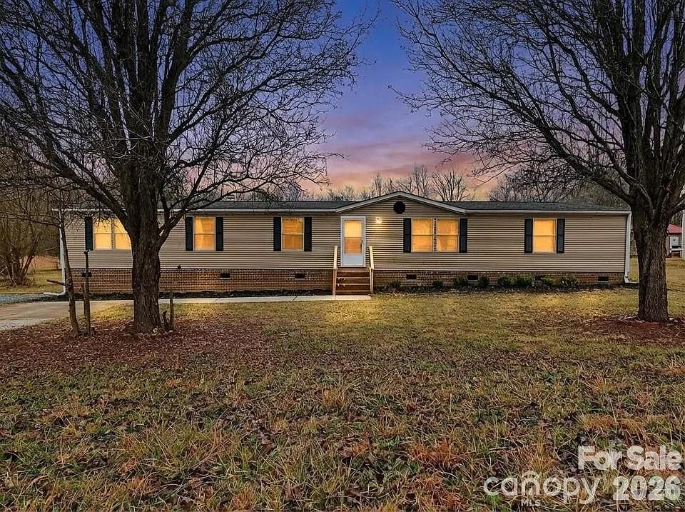 1st image of 16 Mansfield Cir