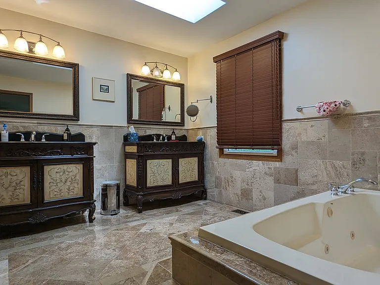 404 Orleans Ave — Photo 11
