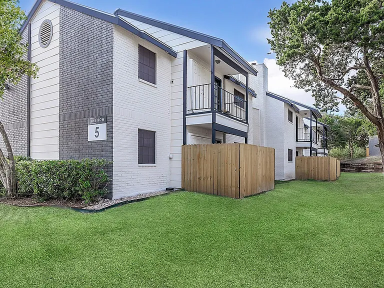 The Row Apartments — Photo 3