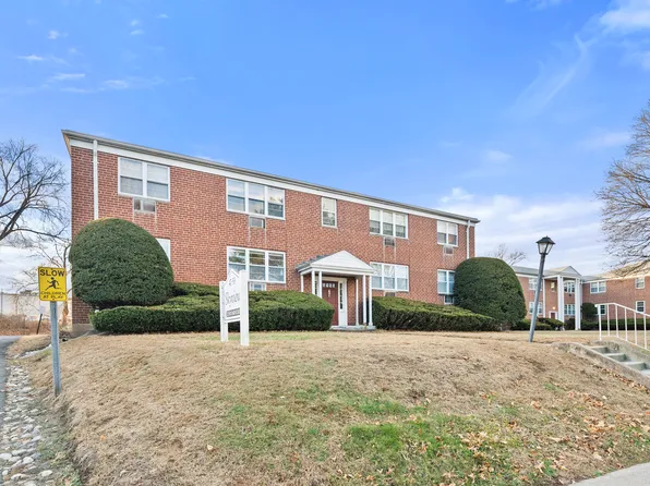 47 Sky View Drive APT 1, West Hartford, CT 06117