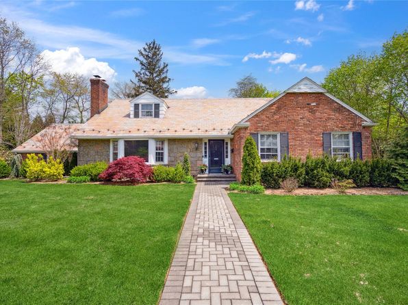 26 Woodgreen Lane, East Hills, NY 11577