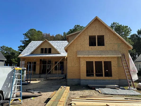 405 Wisteria Lane, Holly Ridge, NC 28445