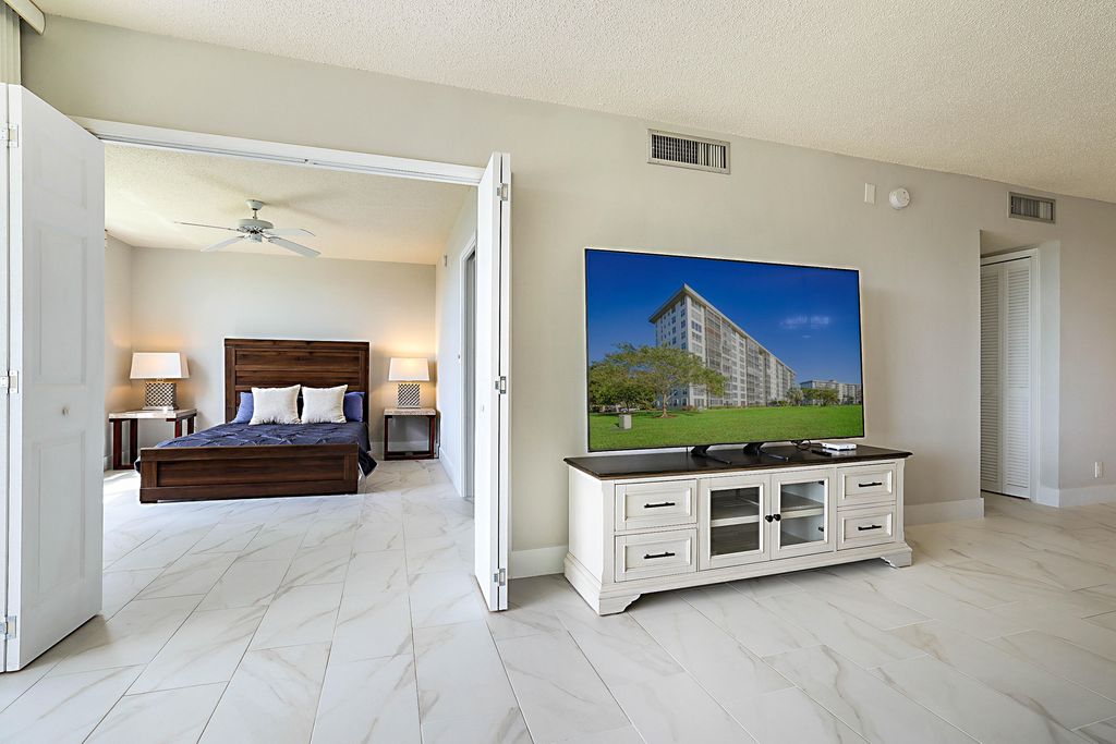 575 Oaks Lane #703, photo 9
