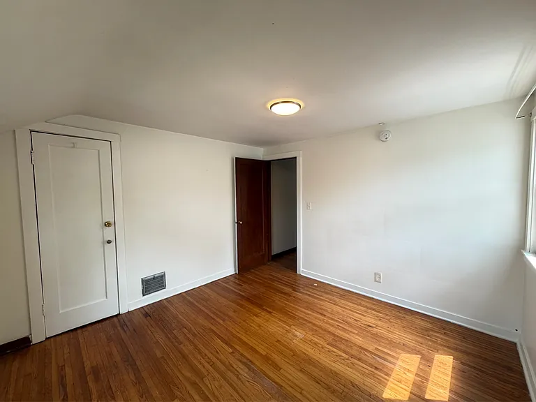 160 Woodward Ave — Photo 12