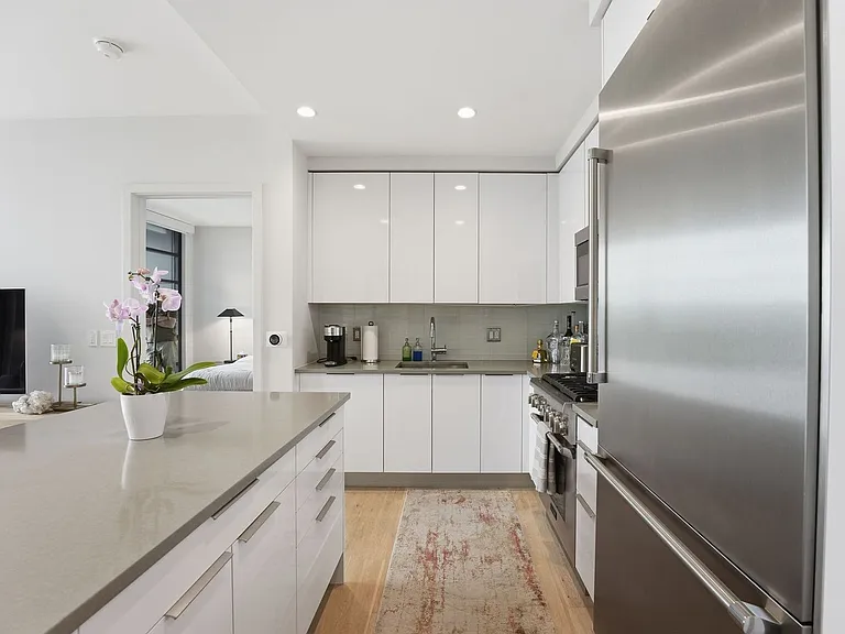 45 Sutton Sq SW #702 — Photo 12
