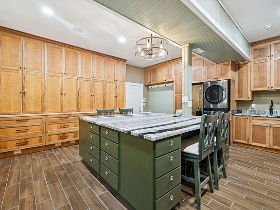 24th image of 1374 Peter Pond Rd