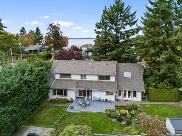 1741 Barrie Rd, Saanich, BC V8N 2W4