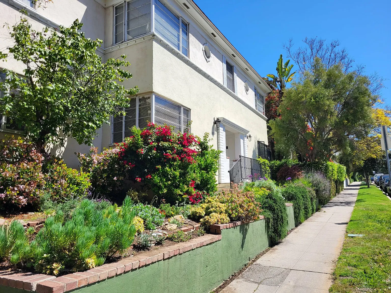 2 bed, 1.5 bath, 1480 sqft, $4,000 — Photo 2