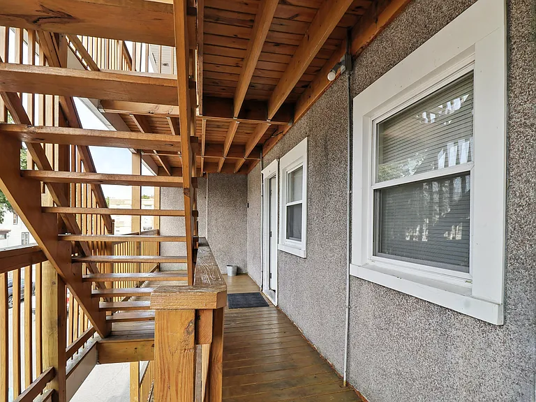 209 Main St #4 — Photo 6