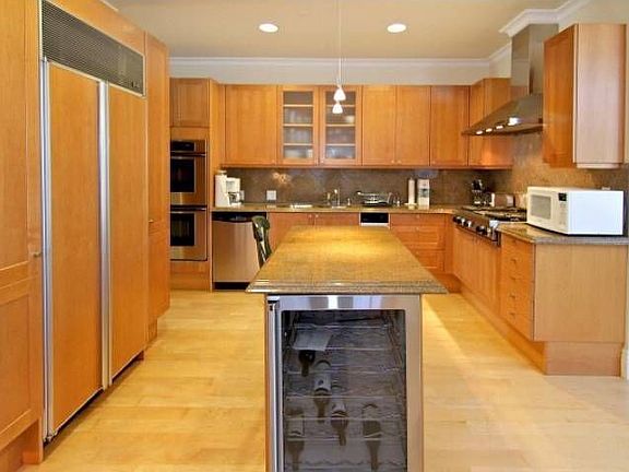 3rd image of 51 De Silva Island Dr