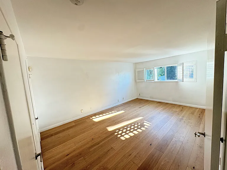 26335 Eshelman Ave — Photo 9